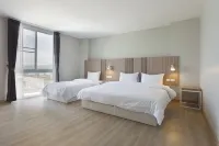 Easy Hotel 2 Hotels near Phra Nang Chamathewi Monument