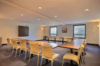 Super 8 by Wyndham Lachenaie/Terrebonne Hotels in Repentigny