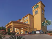 La Quinta Inn & Suites by Wyndham Houston - Magnolia
