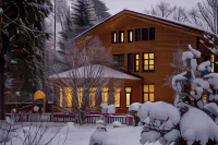 Istra Holidej Hotel Hotel dekat Plyazh Trusovo