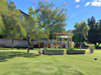 Burkes Pass Country Motels Отели рядом с достопримечательностью «Gem Alpaca Stud»
