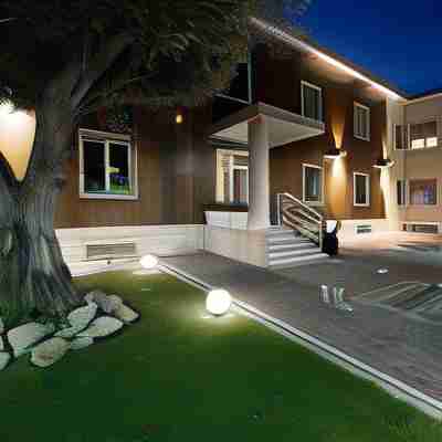 Plana Hotel Hotel Exterior