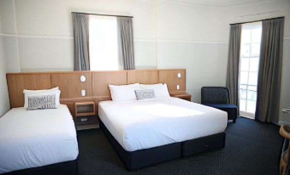 3. 모틀데일 호텔..