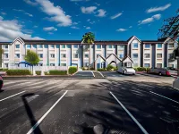 Microtel Inn & Suites by Wyndham Palm Coast I-95 - Pet friendly