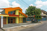 RedDoorz Near Universitas Widyagama Malang Hotels in Tunjungsekar