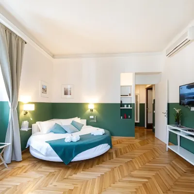 Lombardia40 Luxury Suites Hotels near Piazza di Pietra