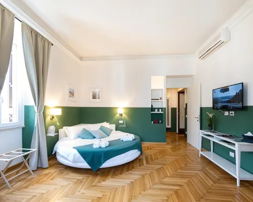 Lombardia40 Luxury Suites Hotels near Roman Ghetto