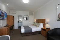 Cadman Motor Inn and Apartments