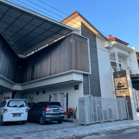 House of Asiyah Syariah Отели рядом с достопримечательностью «Museum Radya Pustaka»