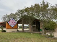 Bass Inn - Choke Canyon National Park Hotels in Three Rivers