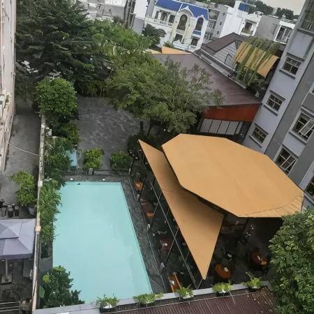 Ha Long Hotel Отели рядом с достопримечательностью «Гипермаркет Vincom Plaza Thu Duc»