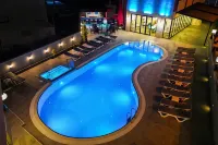 Seren Sari Hotel - piscina