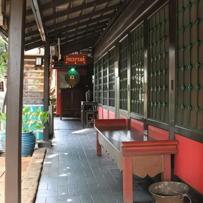 The Riverside Guest House Hotels near Aroy One Baht