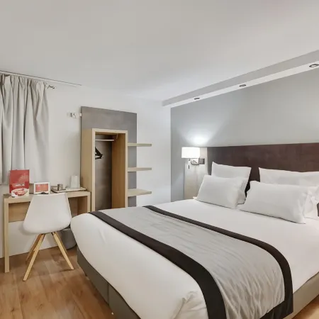Hôtel l'Amandier Отели в г. Нантер