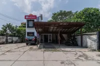 RedDoorz near Terminal Bubulak Bogor Hotel di Bogor Barat