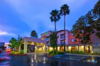 Courtyard Oakland Airport Hotel in zona Chabot Space & Science Center