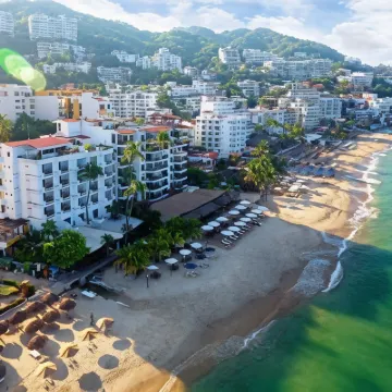 Emperador Vallarta Beachfront Hotel and Suites Hotels near Playa de los muertos
