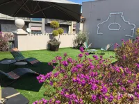 200 Rooms & Terrace Hotel a 