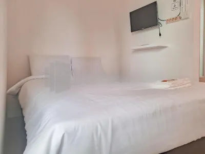 Adam Guesthouse Mitra RedDoorz Hotels in Central Bogor