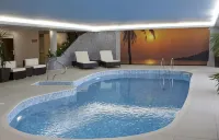 Diplomat Hotel and Spa - piscina