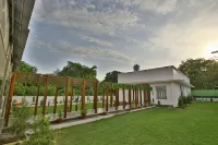 Jhansi Hotel Hotels near Jeevanshah Tiraha