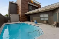 La Quinta Inn & Suites by Wyndham Round Rock North - Pools