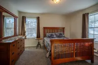 ADK Chalet - On Snowmobile Trail & Near Everything