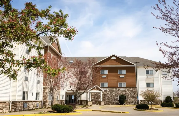 科拉爾維爾-愛荷華市美茵斯坦套房酒店