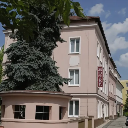 Almond Отели в г. Теплице