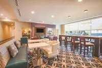 La Quinta Inn & Suites by Wyndham Mechanicsburg - Harrisburg - Pysäköinti
