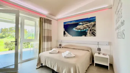 Hotel with swimming pool near Stintino