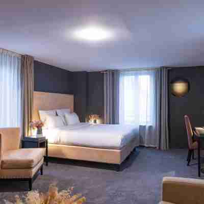 Ezia Rooms