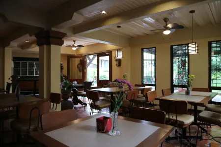 Ronamar Apartelle Отели рядом с достопримечательностью «La VeryOls Mountain View Garden»