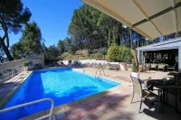 Le Mas des Ecureuils Hotels in Екс-ан-Прованс