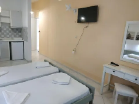 Renia Studios -Studio for 2 Pers with a Swimming Pool