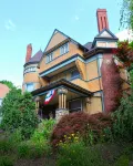 The Queen, A Victorian Bed & Breakfast Hotel di 