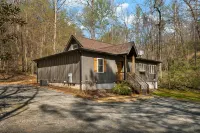Hot Tub, Creek, and Scenic Nature Trails - Charming Oasis