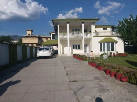 Exclusive Guest House Отели рядом с достопримечательностью «Университет Инжиниринг & Текнолоджи Абботтабад Кампус»