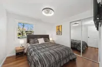 Charming 3-bedroom/ 2 Bath Single Family Home/ Schaumburg Hotels near Sheffield Park