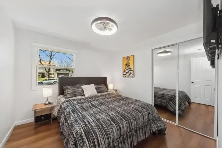 Charming 3-bedroom/ 2 Bath Single Family Home/ Schaumburg Отели в г. Шаумбург