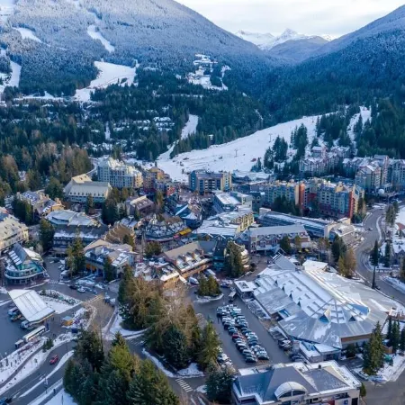 Family Time, Mountain Views, Perfect Vibes.Carleton Lodge Patio Condo.