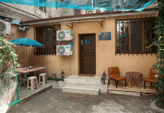 아르메나 호스텔 위치