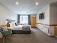 Dunedin Motel and Villas Hotels near Baldwin Street