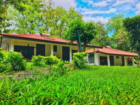 Dambulu Oya Family Park