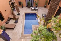 Hotel Toulousain - สระว่ายน้ำแบบอินฟินิตี้
