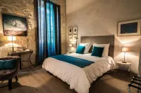 Very comfortable independent studio of 30 m2, in a 19th century presbytery. Hotel a Tarascon