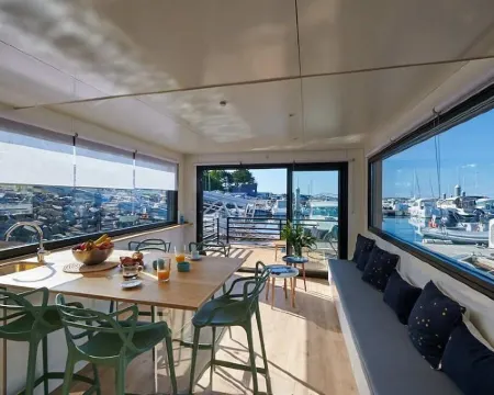 A lodge boat at Guidel-Plages marina Hotels in Guidel