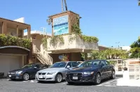 Pacific Edge Hotel on Laguna Beach - parking