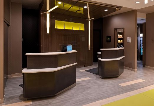 코트야드 바이 메리어트 새스커툰 에어포트