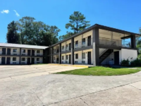 Super 8 by Wyndham Picayune